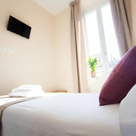 ゲストハウス Emily 3*